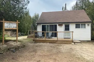 Image de Loft Cottage-Steps to the Beach