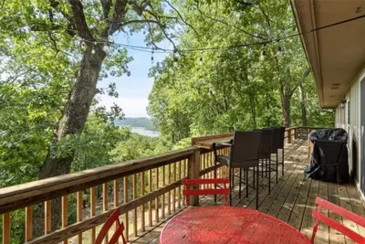 Image de Lake House Landing w/ view of sailboat cove, quiet street