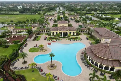 Image de Paradise found in  Gran Paradiso! Resort style living. 3 beds/2bath home.