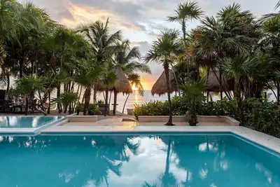 Image de Sombras Del Viento - 7 Br Beachfront Villa Soliman Bay w/cook