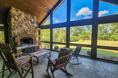 Image de 6000 sq ft home with Private Pool and Hot Tub, sleeps 16 - 16 Acres