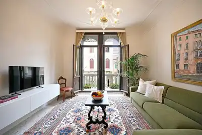 Image de Spacious and Scenic Apartment at the Fenice Theatre