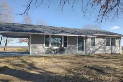 Image de The Jadwin House Llc, Located in Jadwin, Missouri, sleeps 14 guests.