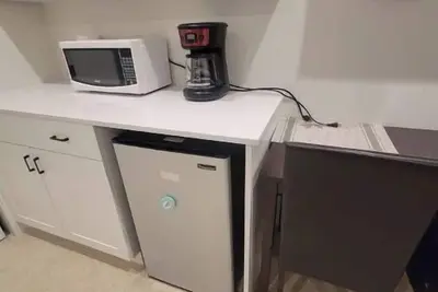 Image de Bethel Suite 1 bed home with free street parking