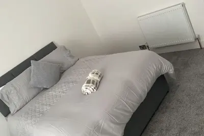 Maison-Salle de bain privée séparée-Vue sur Rue-House-0