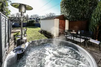 Image de Appartement-Confort-Salle de bain privée séparée-Vue sur Jardin-Hot Tub