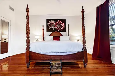 Beautiful Historic Downtown Apt - Walk Everywhere