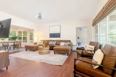 Image de Beautiful Home Walking Distance to Uf Stadium