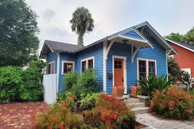 Historic one bedroom Home- Walk to Downtown