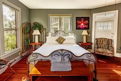 Beautiful Historic 1 Br Apartment - Walk Downtown