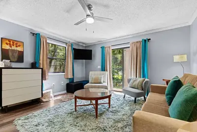 Quiet Peaceful Townhome 2 Br/ 2. 5 Bath - Location!