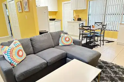 Spacious & Comfy 2 Br Duplex- Downtown Duplex
