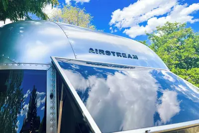 Image de Santa Fe Airstream Dream: 2020 19 foot Bambi steps from Meow Wolf