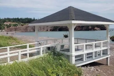 Image de Lovely apartment across from the Bay of Fundy.