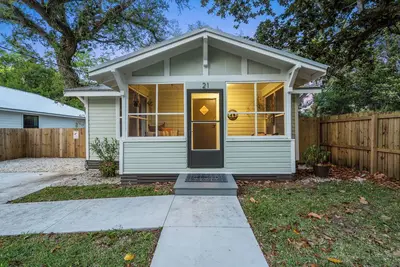 Image de Quiet get away in a vibrant city.