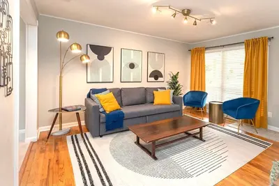 Image de 3br 2ba Ft. Moore Columbus home away from home. Great location, clean & modern