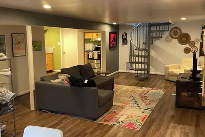 Image de Adjacent to Quiet Waters Park and close to Eastport and Downtown Annapolis