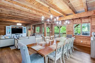 Image de Large Lakefront Cabin on Rough River