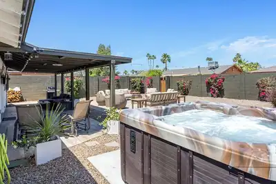 Image de Asu Football Special, Tempe Home, Hot Tub