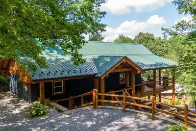 Image de Lark Hollow - Pet Friendly Cottage with Hot Tub near Banner Elk