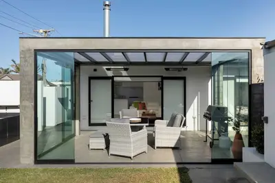 Image de The Corporate Box - Private 2-Bedroom Retreat with Heated Plunge Pool, Covered Outdoor Entertaining, Secure Parking, and Steps from Beach & Amenities