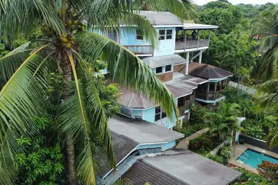 Image de In the heart of West End, Roatan - Mariposa Lodge - Unit 7.
