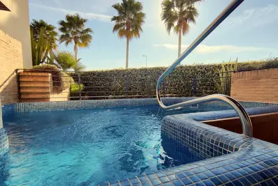 Image de Luxury 3 Bedrooms, Private Heated Pool - EHHouse