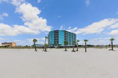 Image de A Beach Goers Paradise-Your beach vacation that’s actually On The Beach!