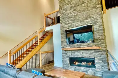 Image de Luxury Cabin with best games room in Hemlock, hot tub, sleeps 10