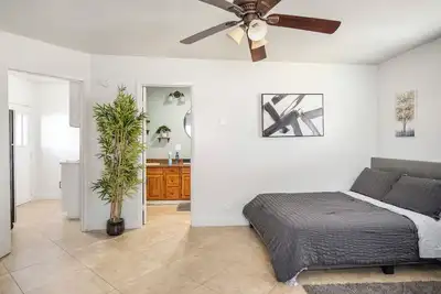 Image de 1 Bedroom 1 Bath with separate entrance & Parking