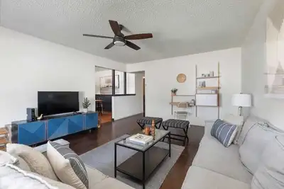 Image de 4 Bdr Fresno Darling near Save Mart Center