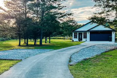 Image de Charming Modern Country home!