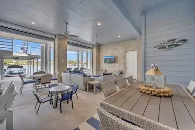 Image de Blue Heron-Luxury Waterfront Pool Dock