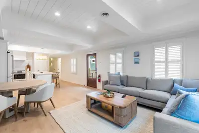 Image de The Azalea-Brand New! | 1. 5 Blocks to King St.