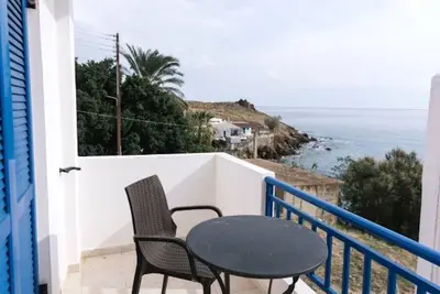 Image de Studio for 2 people in Lentas right on the beach