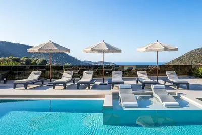 Luxury Villa with Sea Views, Fire Pit & near beach