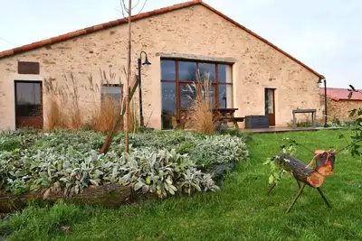 Image de Gîte rénové avec piscine intérieure, accessible Pmr, en plein cœur du Bocage Vendéen.