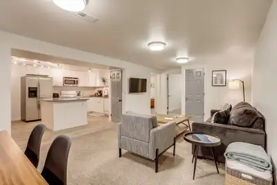 Image de Urbex | Boulder | Denver | Golden | Dog Friendly | Fenced Yard | Lower Duplex Unit | Extended Stay