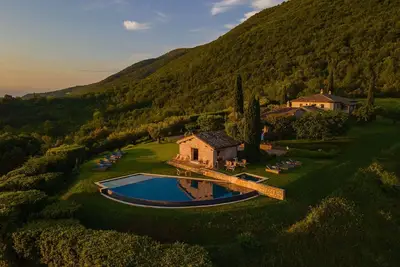 Image de Villa à San Giovanni Del Pantano avec 8 chambres à coucher, 16 couchages