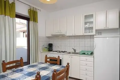 Image de 3 km from the national park! Family-sized apartment with view of the woods!