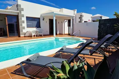 Image de Four bedroomed villa private heated pool, air conditioning, central Playa Blanca