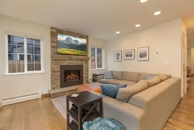 Image de Fifth Avenue Retreat: Dog Friendly Frisco Townhome