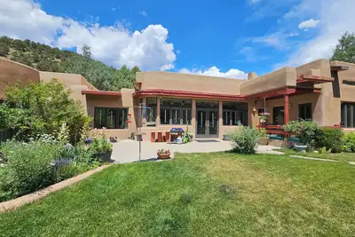 Image de The 5 Star Compound  is a Beautiful Secluded Property in Taos Nm