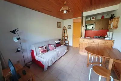 Image de 100m des commerces, 1er étage, balcon, télévision, 23m², Vars