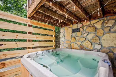 Image de Cozy 2bd Cabin in the Woods +Fireplace/Hot Tub