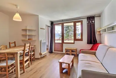 Image de À 10m des pistes de ski, 6ème étage, terrasse, balcon, casier à ski, 31m², La Tania