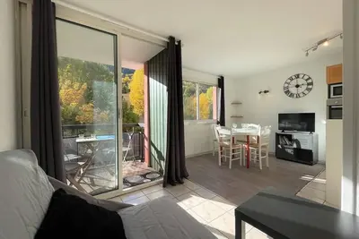 Image de À 150m des pistes de ski, 1er étage, balcon, parking, télévision, casier à ski, 29m²