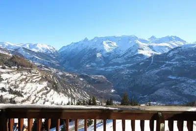 Image de À 10m des pistes de ski, 5ème étage, vue montagne, balcon, télévision, casier à ski, 23m²