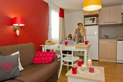 Image de Wifi, à 200m des pistes de ski, parking, télévision, casier à ski, 30m², Montchavin La Plagne