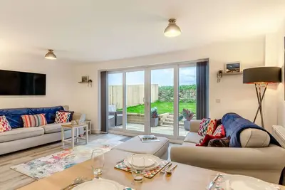 Image de Buttercup Cottage - Trois Chambres Maison, Couchages 6